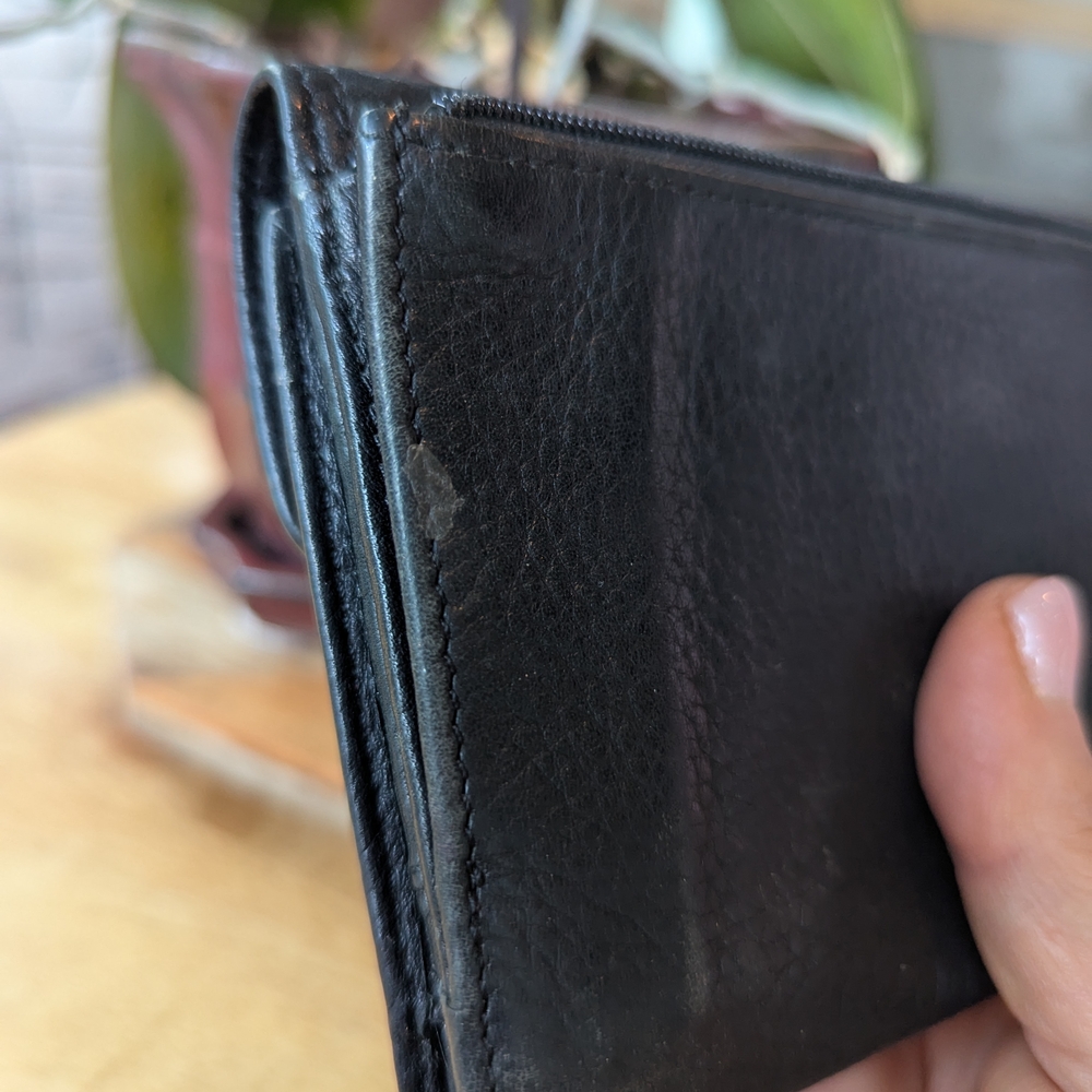 Textured Black Leather Vintage Wallet by Fossil - Picture 12 of 14